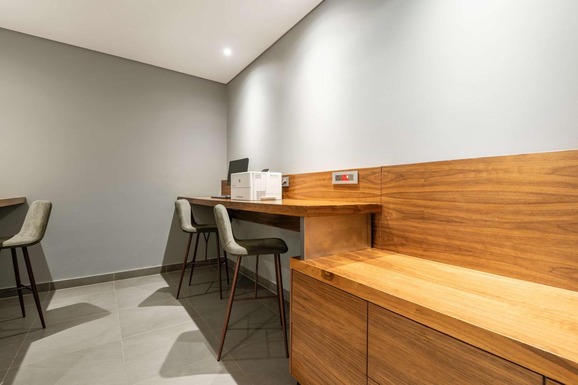 Hilton Garden Inn Windhoek Bagian luar foto