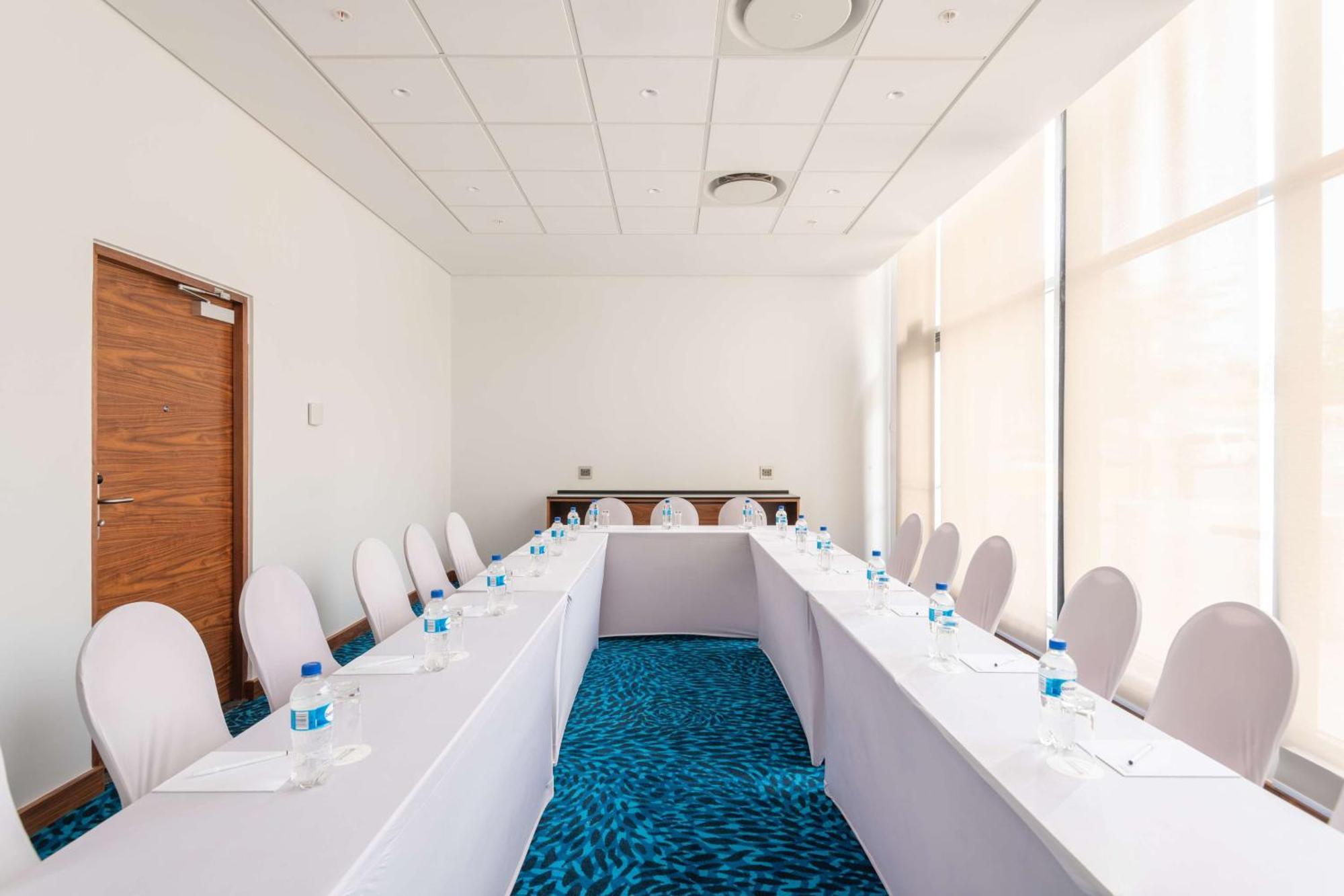 Hilton Garden Inn Windhoek Bagian luar foto