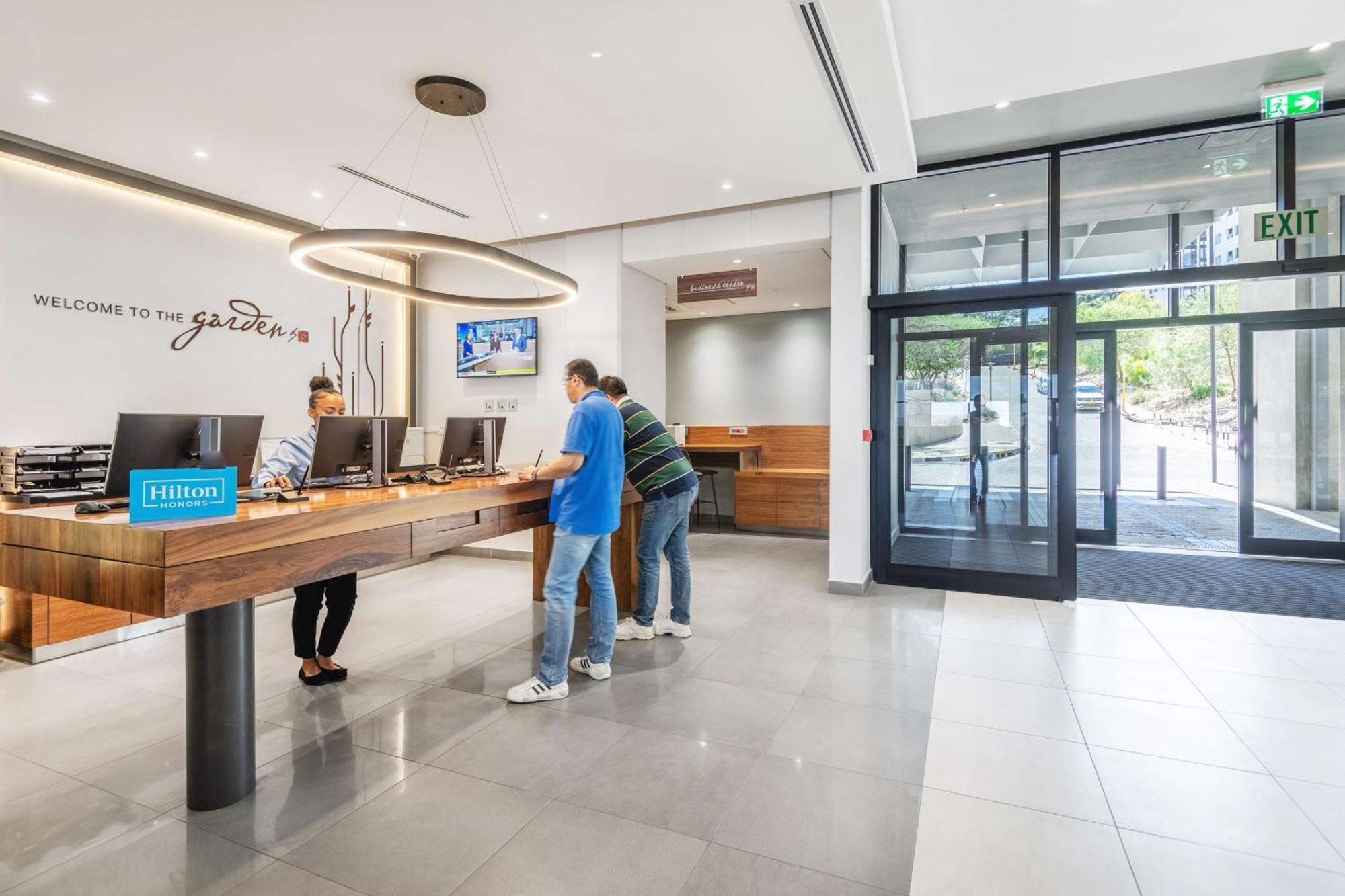 Hilton Garden Inn Windhoek Bagian luar foto