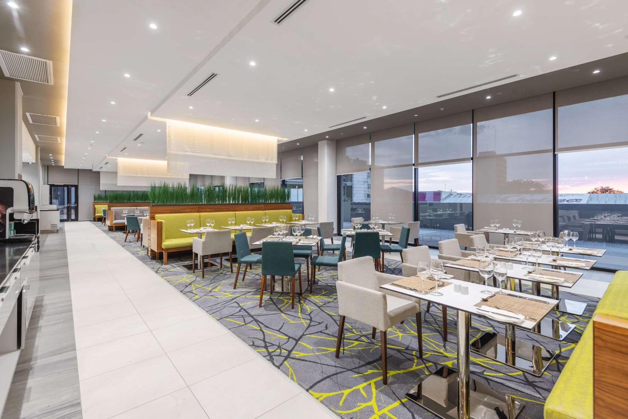Hilton Garden Inn Windhoek Bagian luar foto