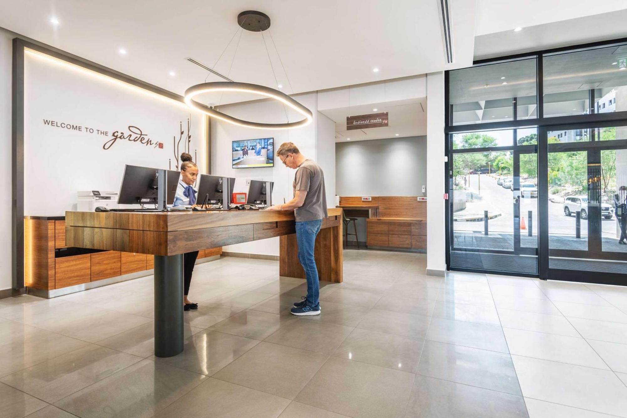 Hilton Garden Inn Windhoek Bagian luar foto