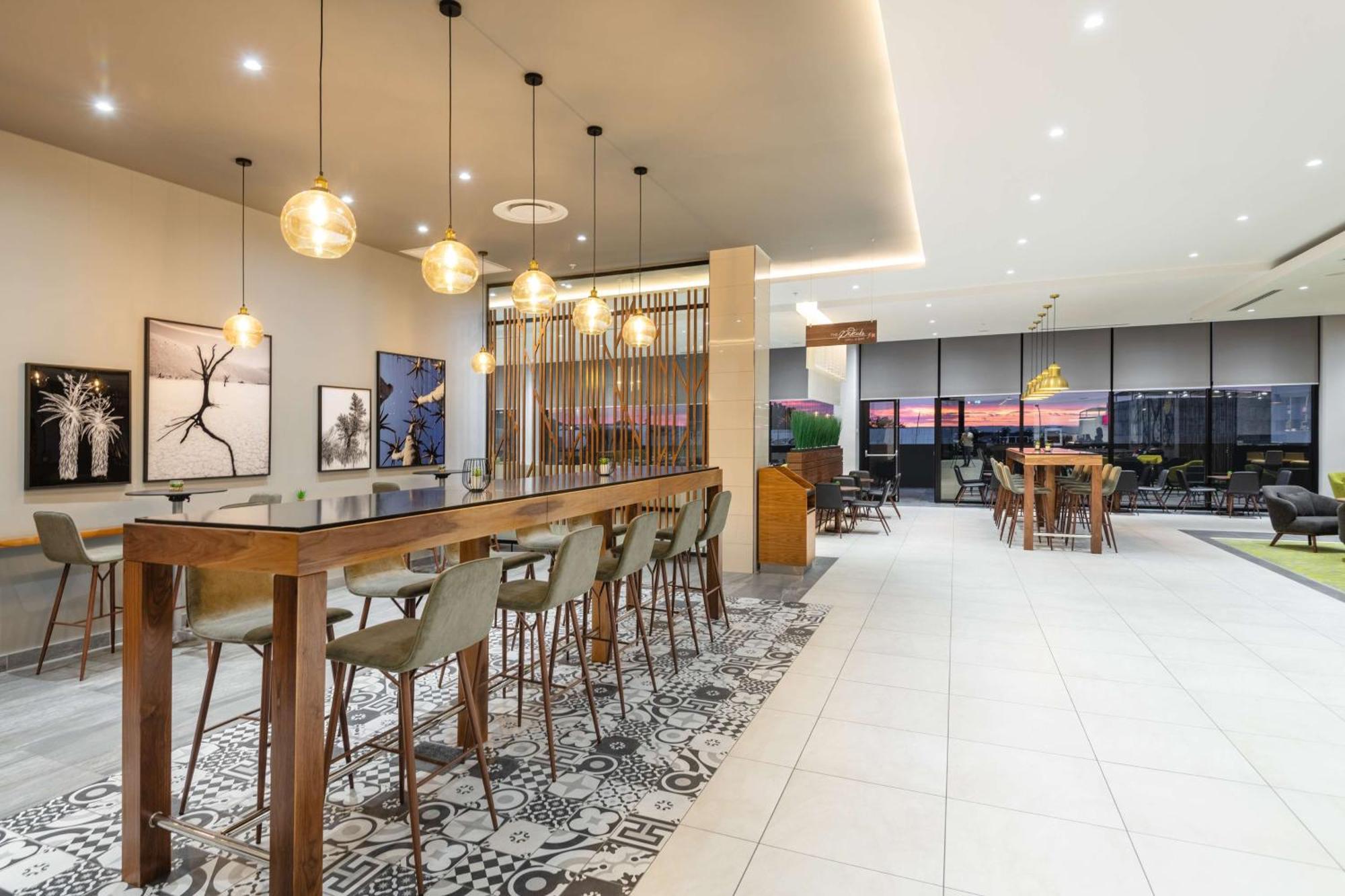 Hilton Garden Inn Windhoek Bagian luar foto