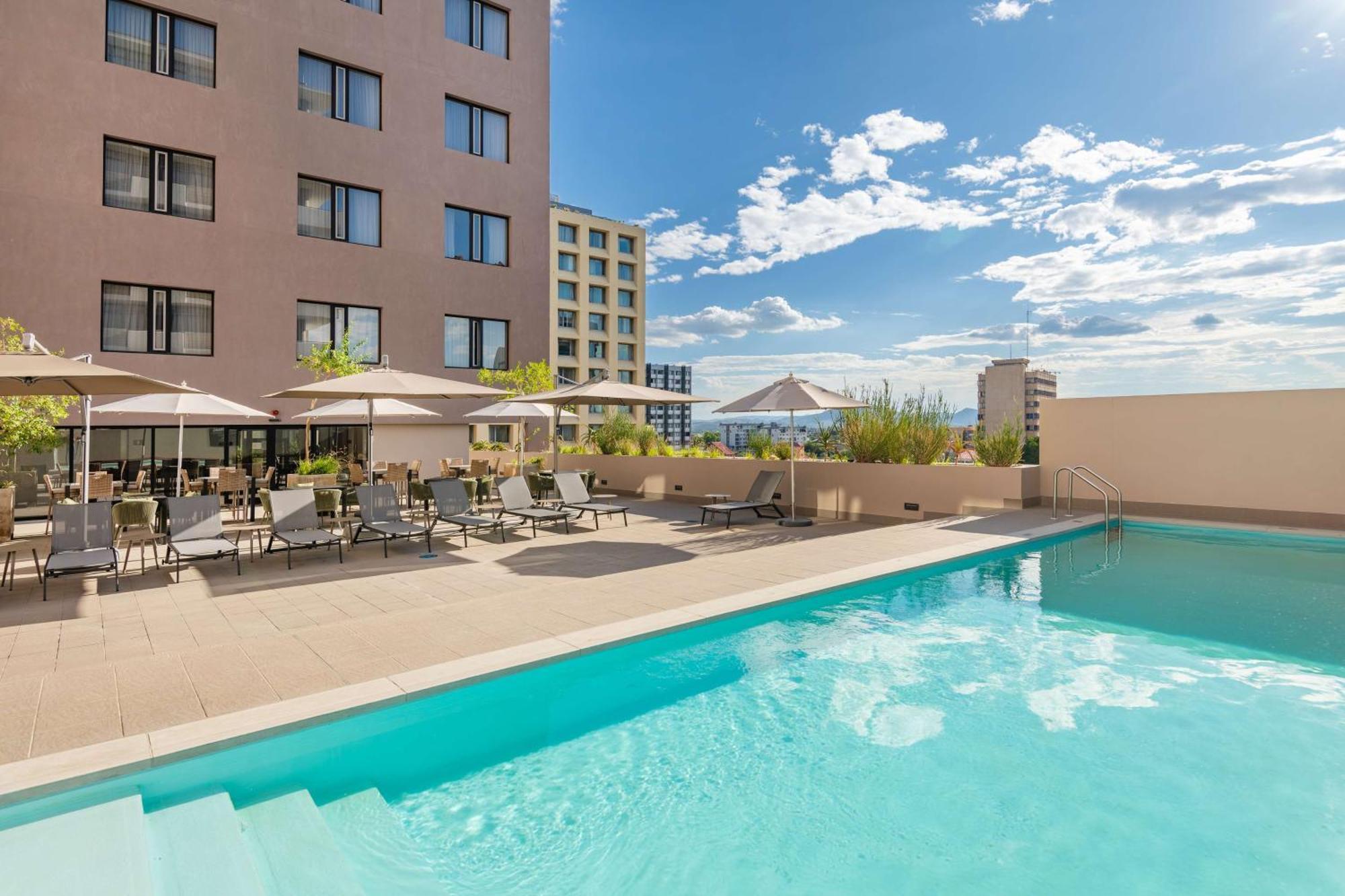 Hilton Garden Inn Windhoek Bagian luar foto