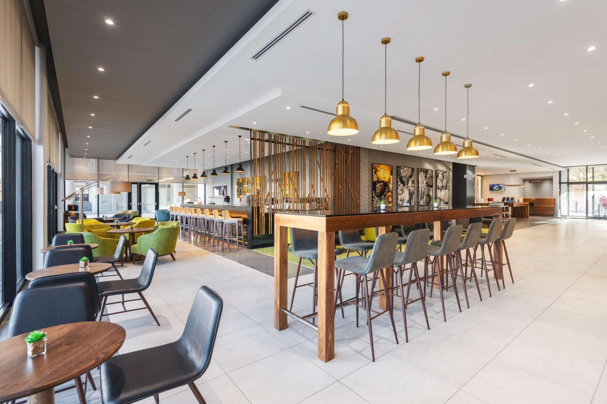 Hilton Garden Inn Windhoek Bagian luar foto