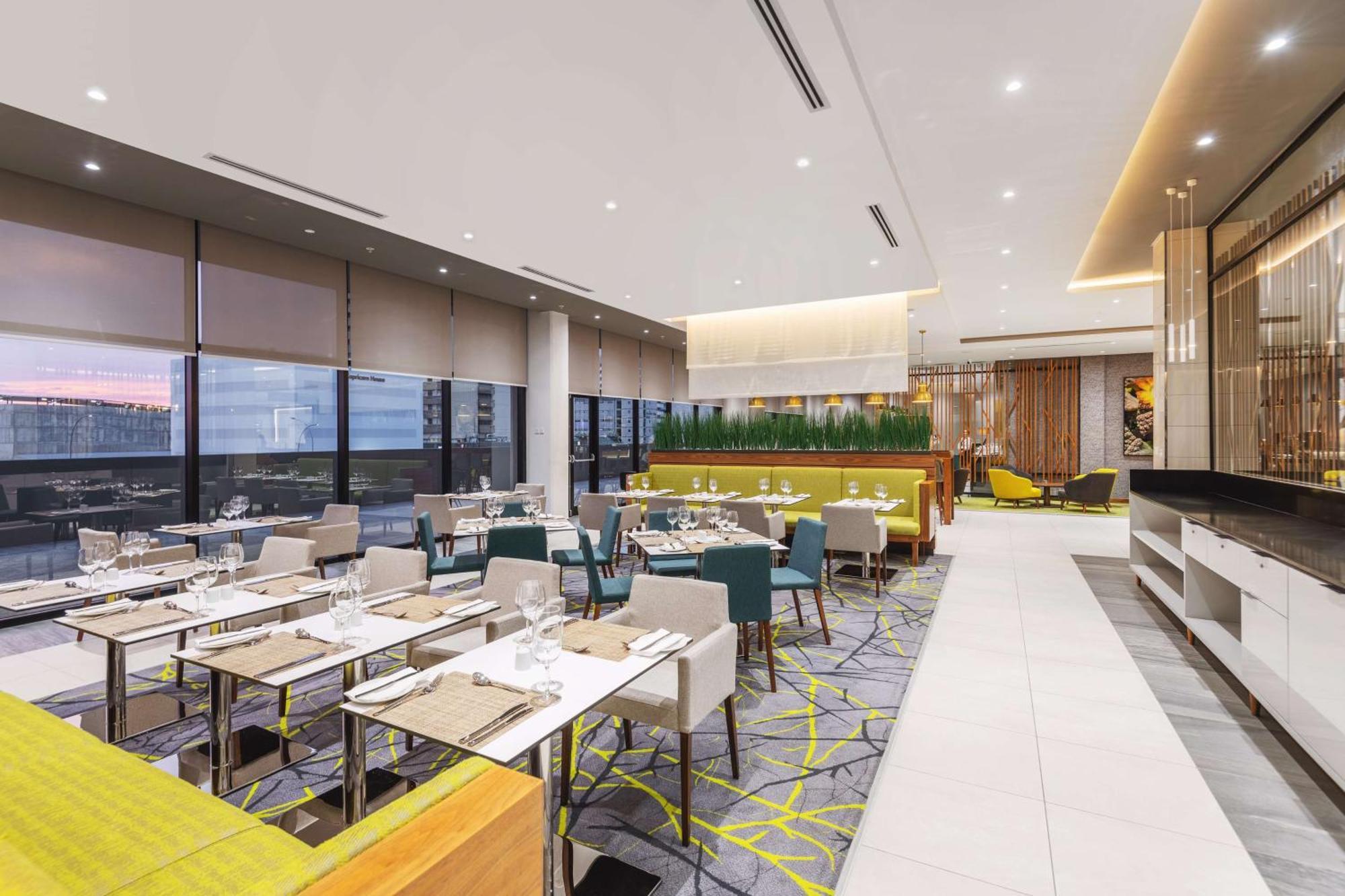 Hilton Garden Inn Windhoek Bagian luar foto